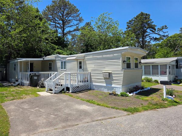 525 Riverleigh Ave, Unit C7, Riverhead, NY 11901