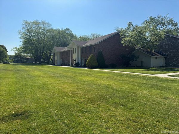 18 Navajo Court, Unit 18, Coram, NY 11727