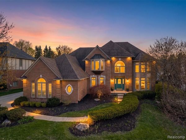 21874 Picadilly Circle, Novi, MI 48375