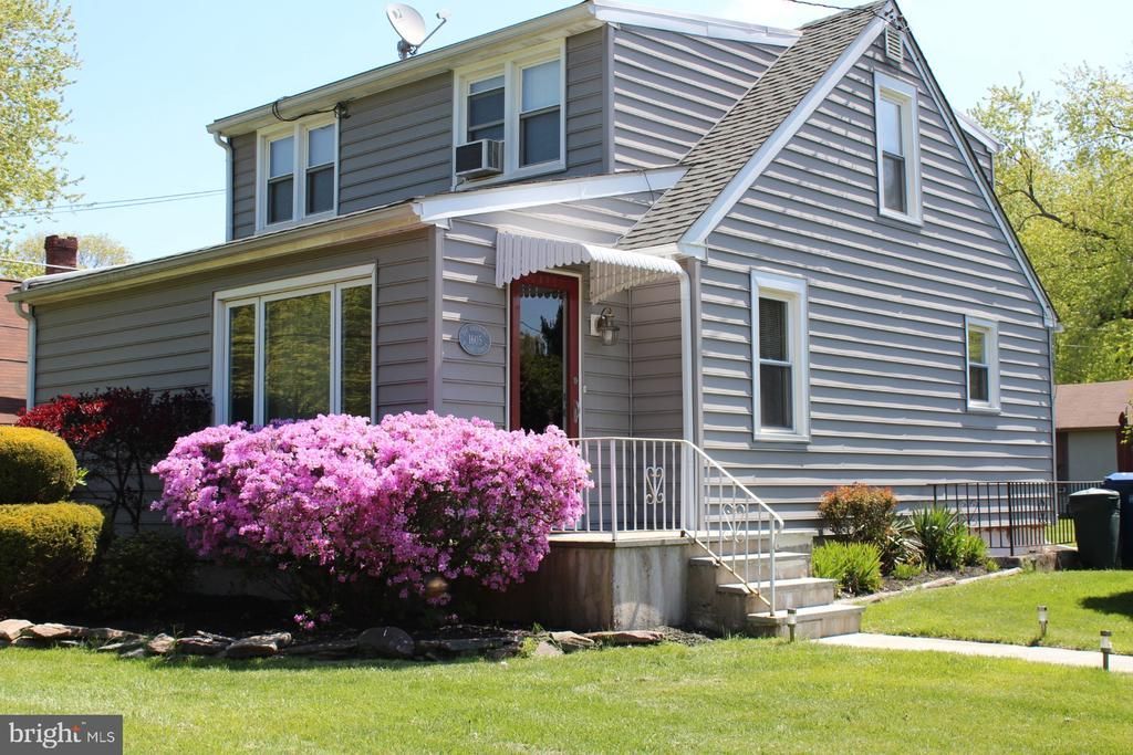 1605 N LINE STREET, LANSDALE, PA 19446