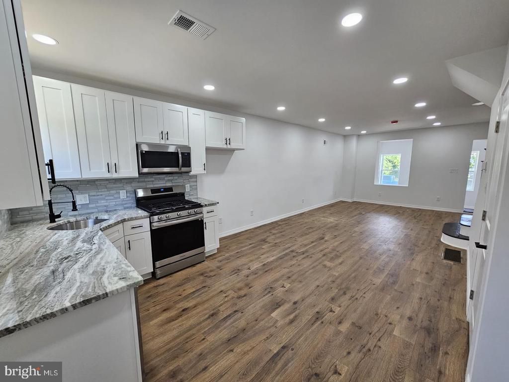 1040 S 56th Street, Philadelphia, PA 19143 Main Photo
