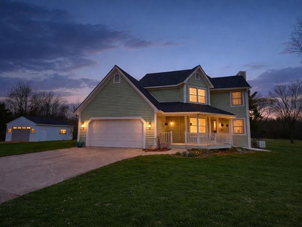 6876 Nollar Road, Whitmore Lake, MI 48189