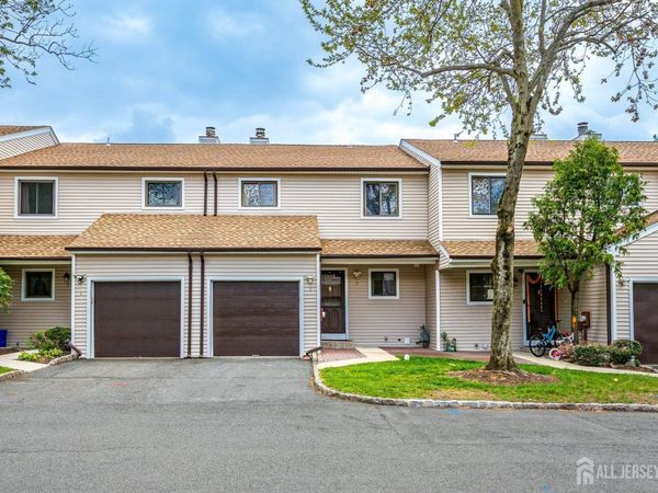 7 Lily Court, Edison, NJ 08820