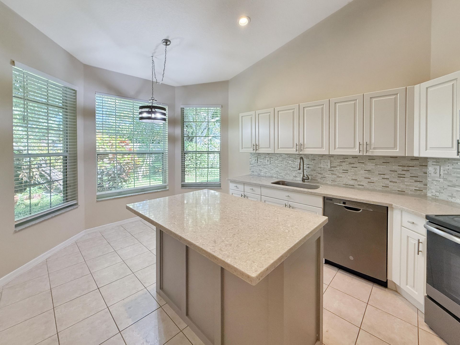 2400 E Aragon Boulevard, Unit 2, Sunrise, FL 33313 Photo