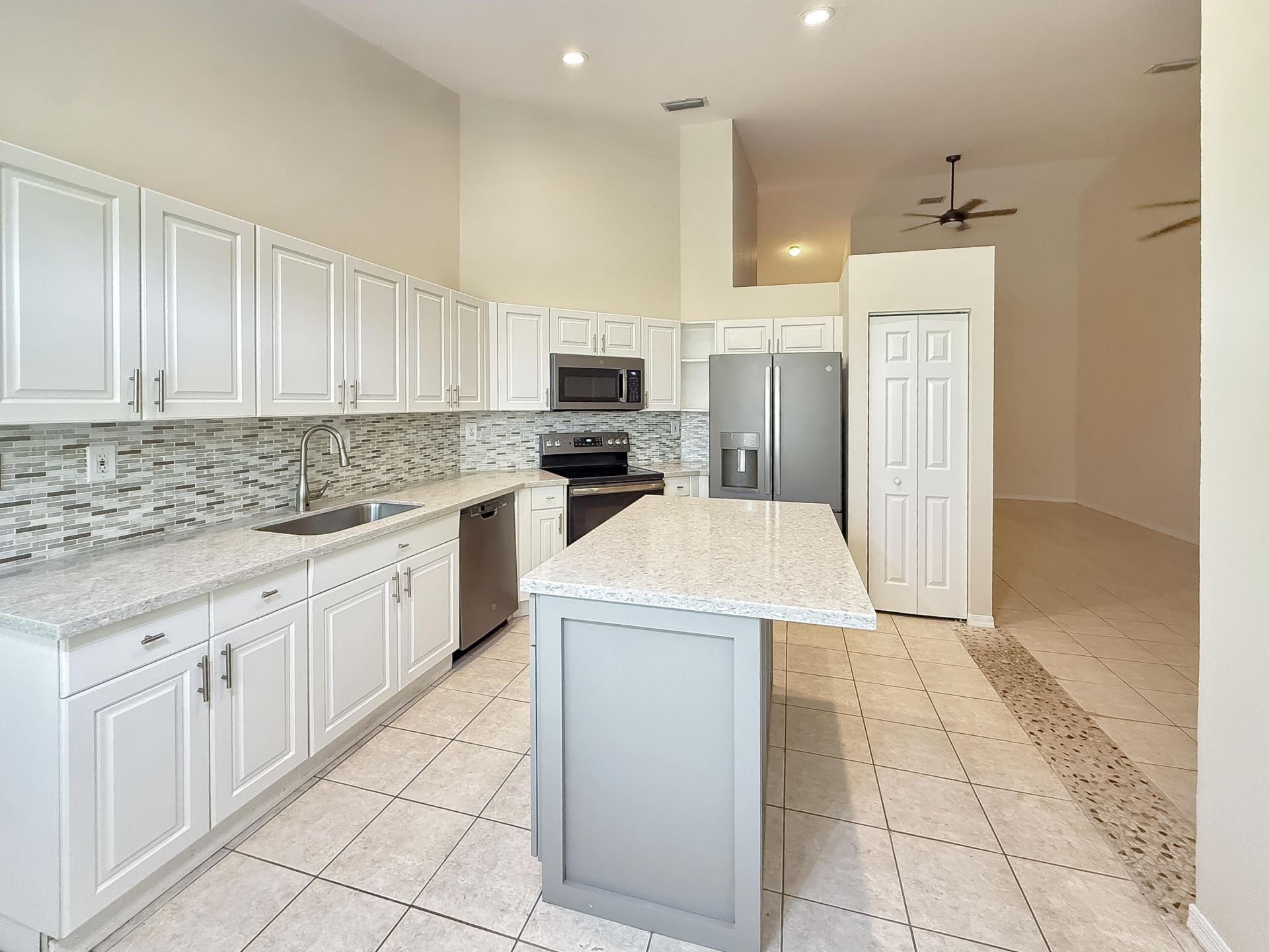 2400 E Aragon Boulevard, Unit 2, Sunrise, FL 33313 Photo