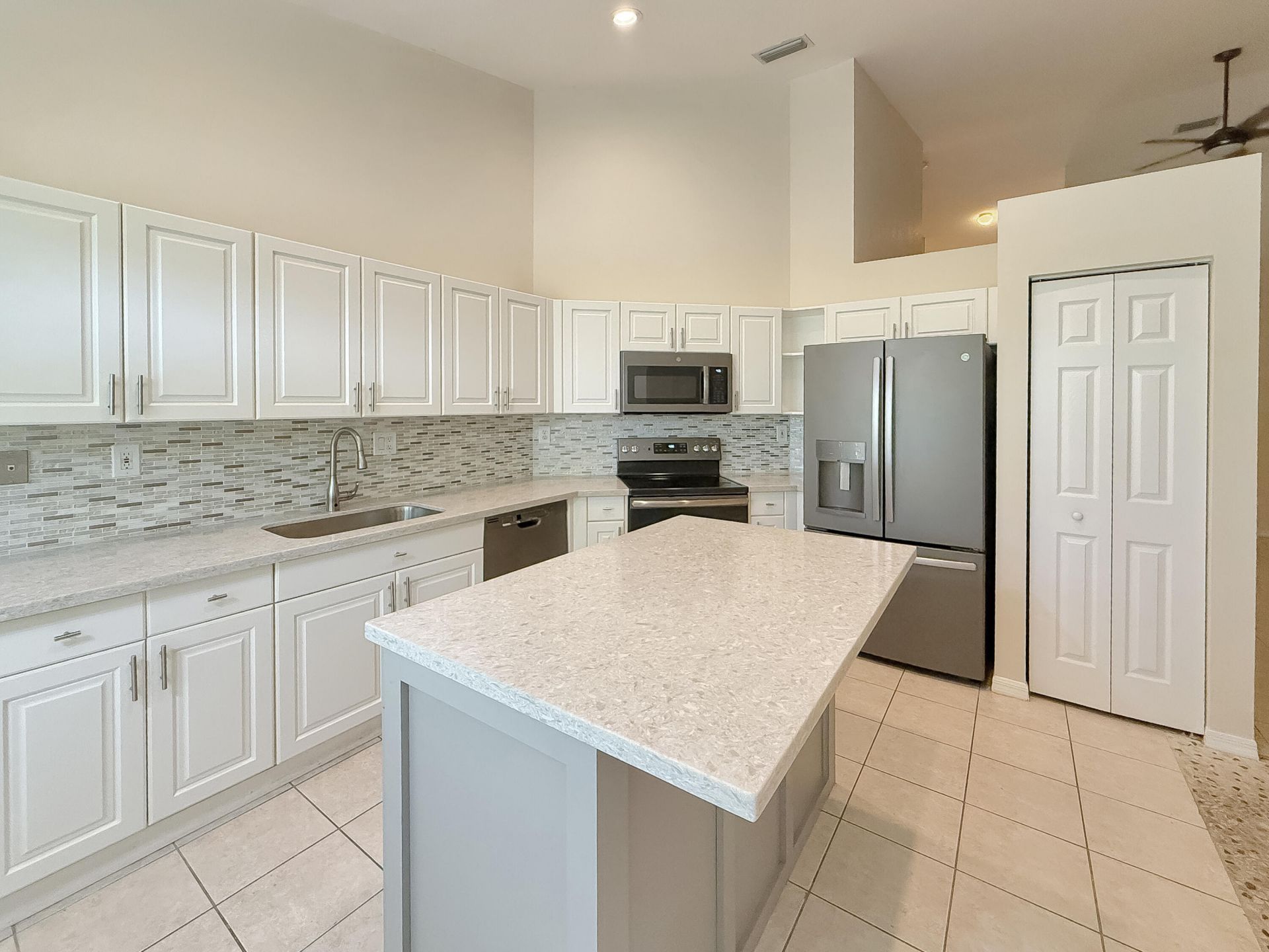 2400 E Aragon Boulevard, Unit 2, Sunrise, FL 33313 Photo
