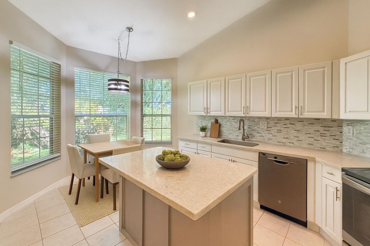 2400 E Aragon Boulevard, Unit 2, Sunrise, FL 33313 Photo