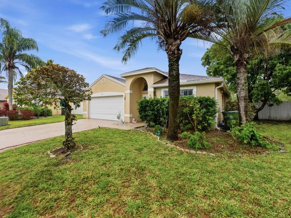1724 Sawgrass Circle, Greenacres, FL 33413