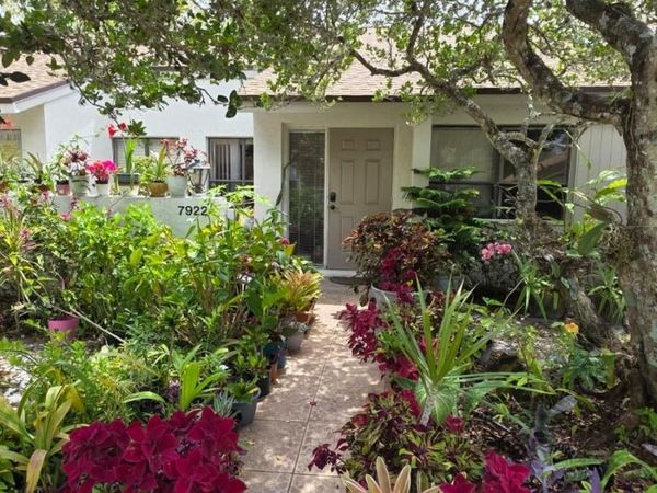 7922 NW 10th Street, Plantation, FL 33322