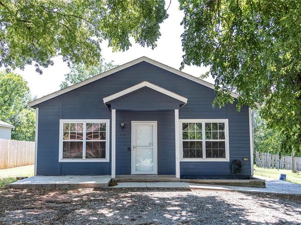 915 E Perkins Avenue, Guthrie, OK 73044