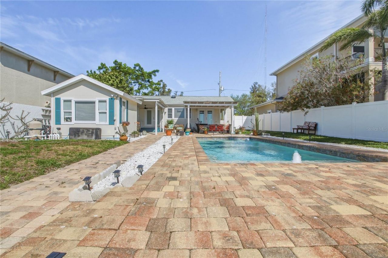 950 Weedon Drive Ne, Saint Petersburg, FL 33702 Photo
