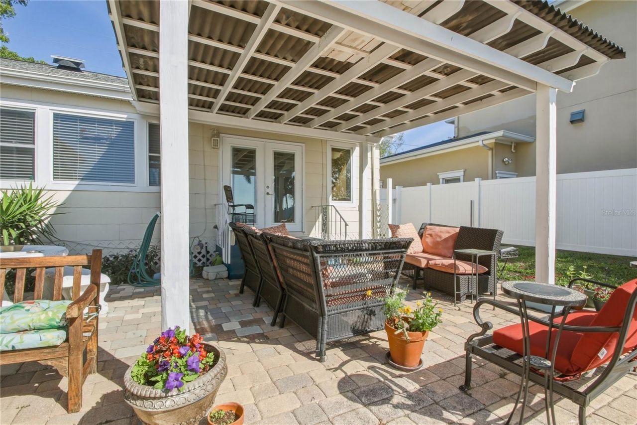 950 Weedon Drive Ne, Saint Petersburg, FL 33702 Photo