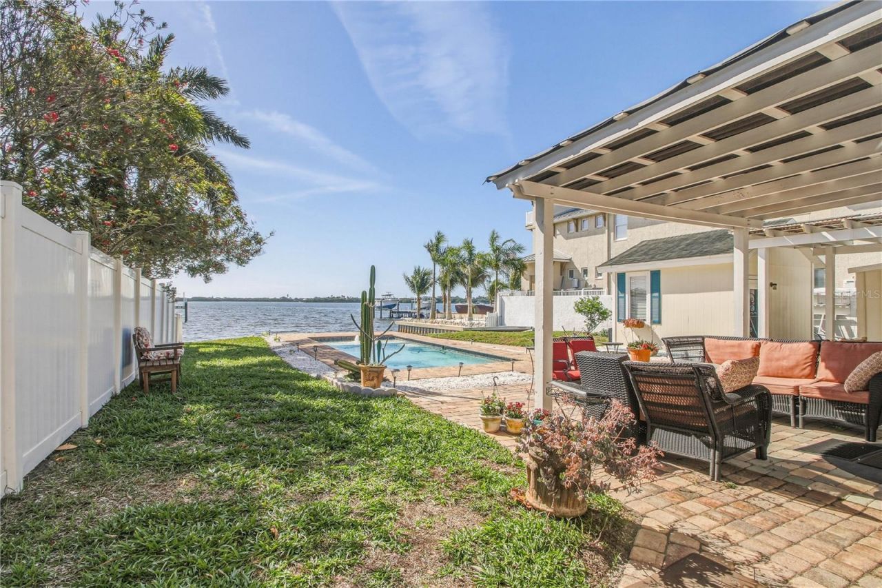 950 Weedon Drive Ne, Saint Petersburg, FL 33702 Photo