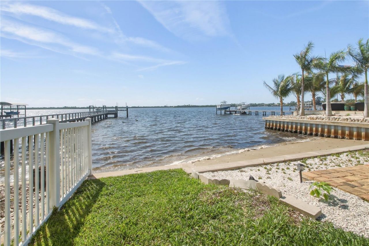 950 Weedon Drive Ne, Saint Petersburg, FL 33702 Photo