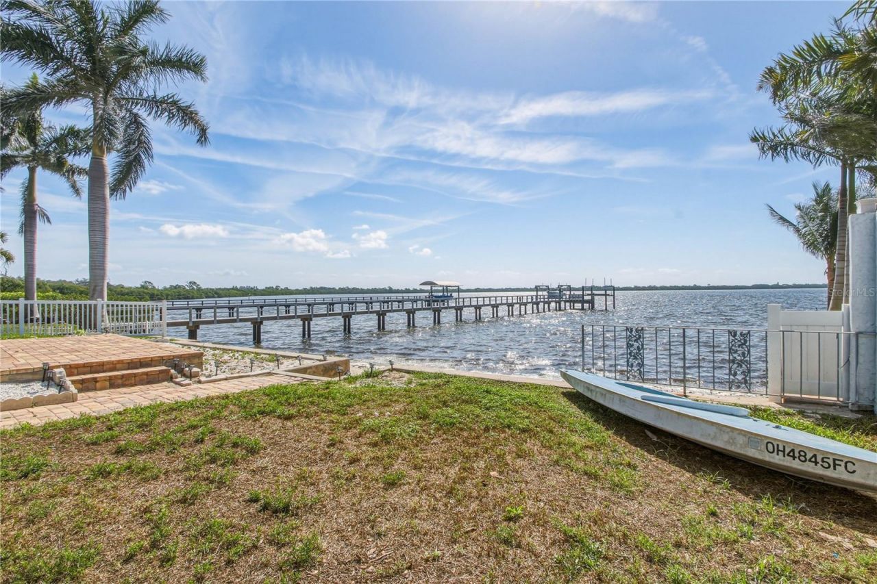 950 Weedon Drive Ne, Saint Petersburg, FL 33702 Photo