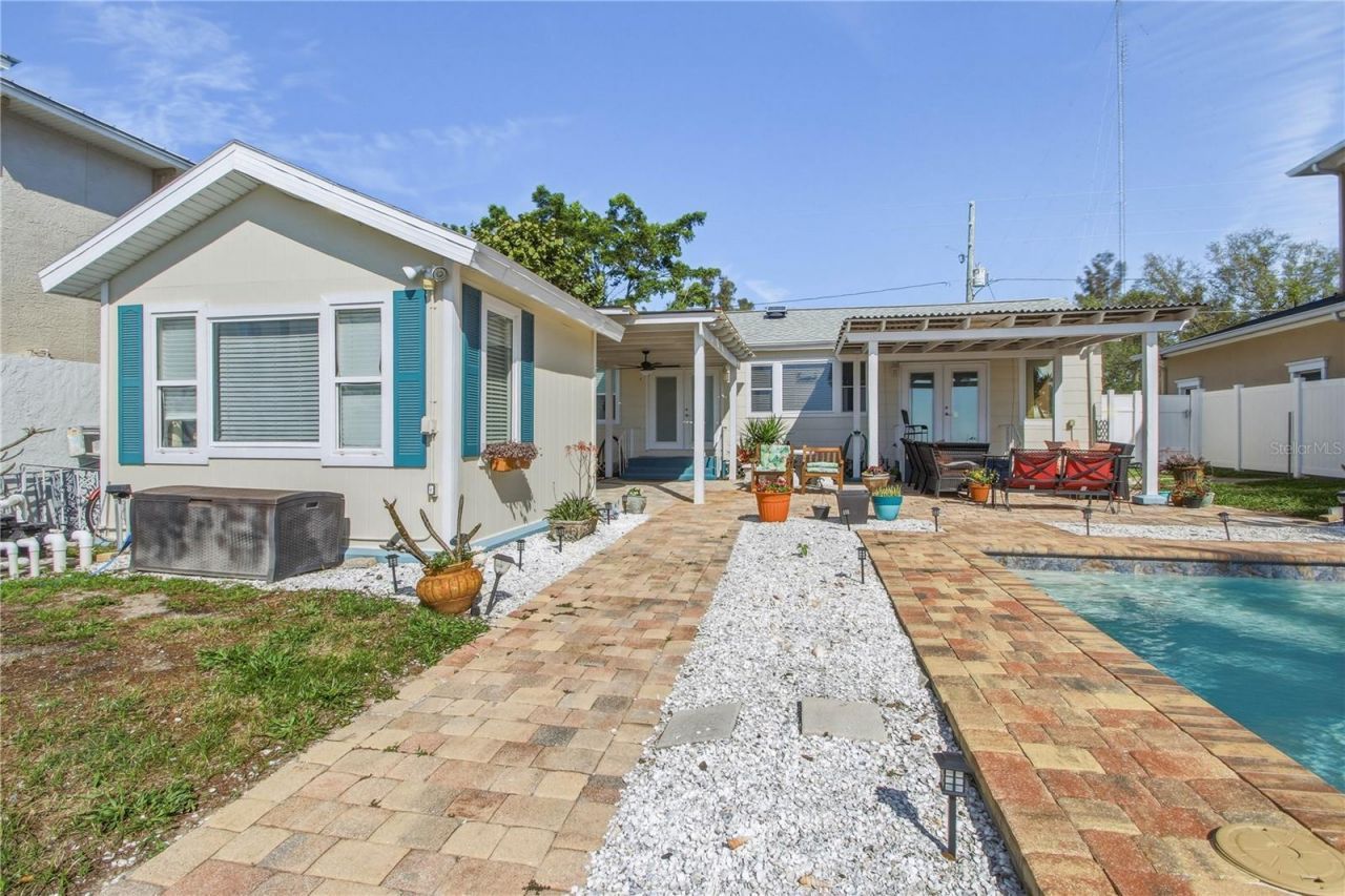 950 Weedon Drive Ne, Saint Petersburg, FL 33702 Photo