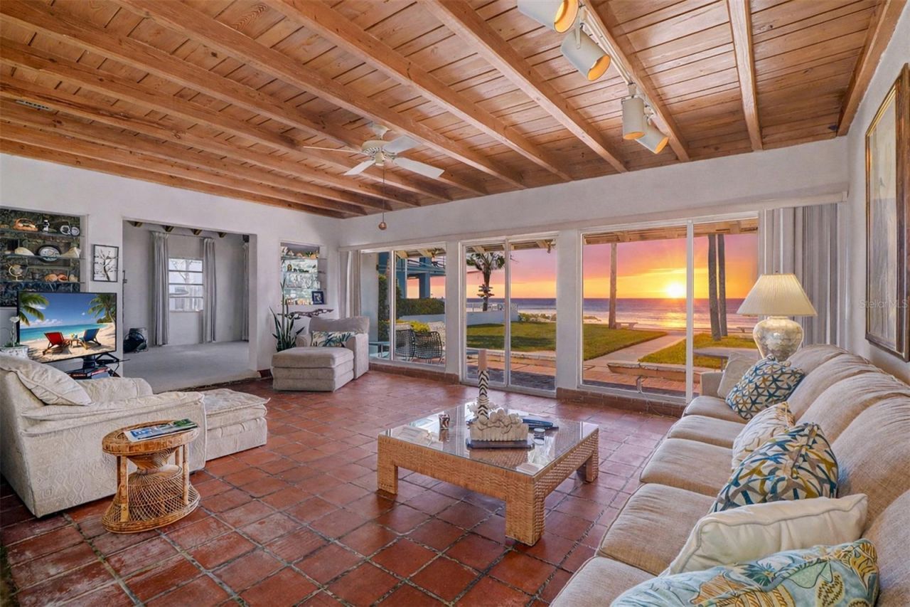 18206 Sunset Boulevard, Redington Shores, FL 33708 Photo