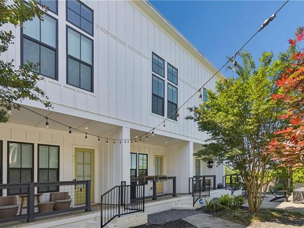 913 Brees Court , Atlanta, GA 30318