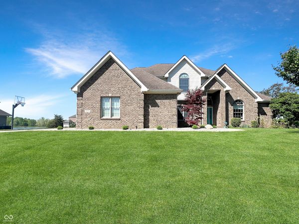 6075 Waterside Drive, Columbus, IN 47201
