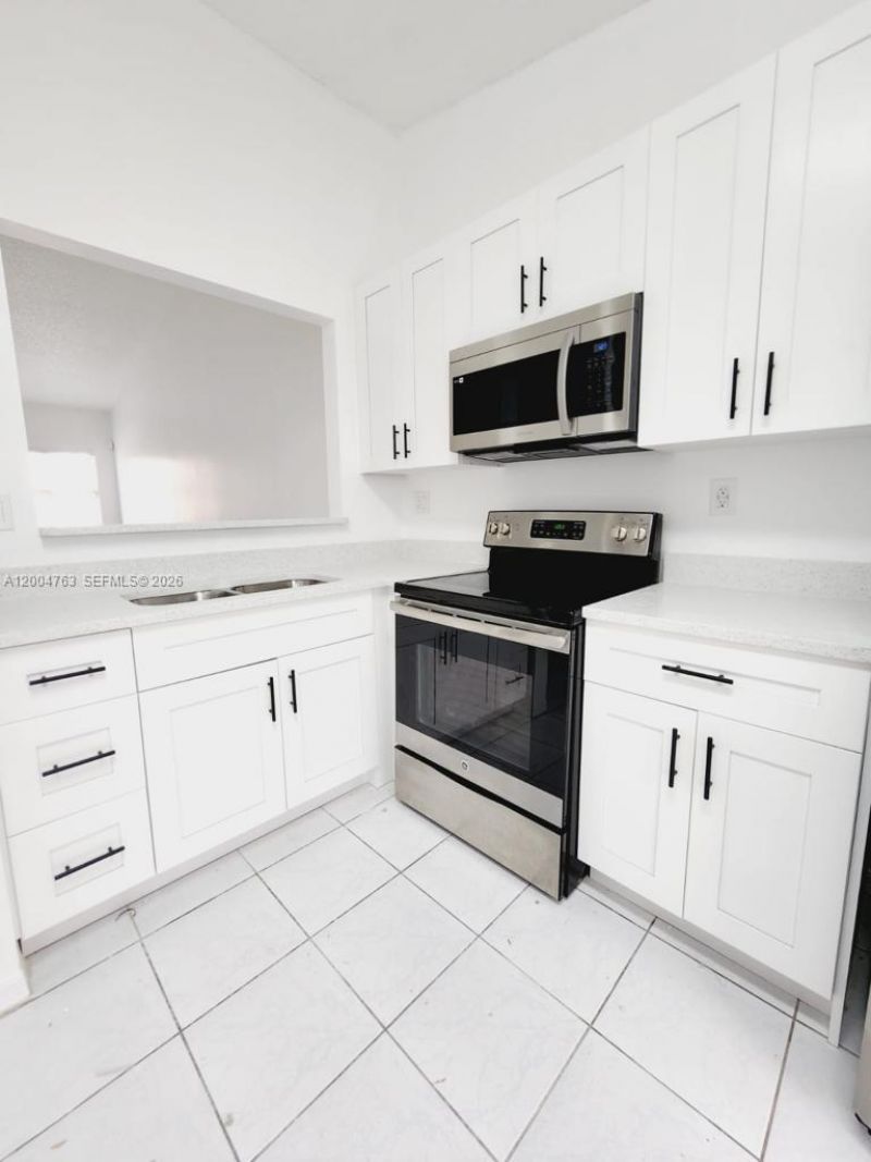 6960 NW 174th Ter, Unit 706, Hialeah, FL 33015 Photo