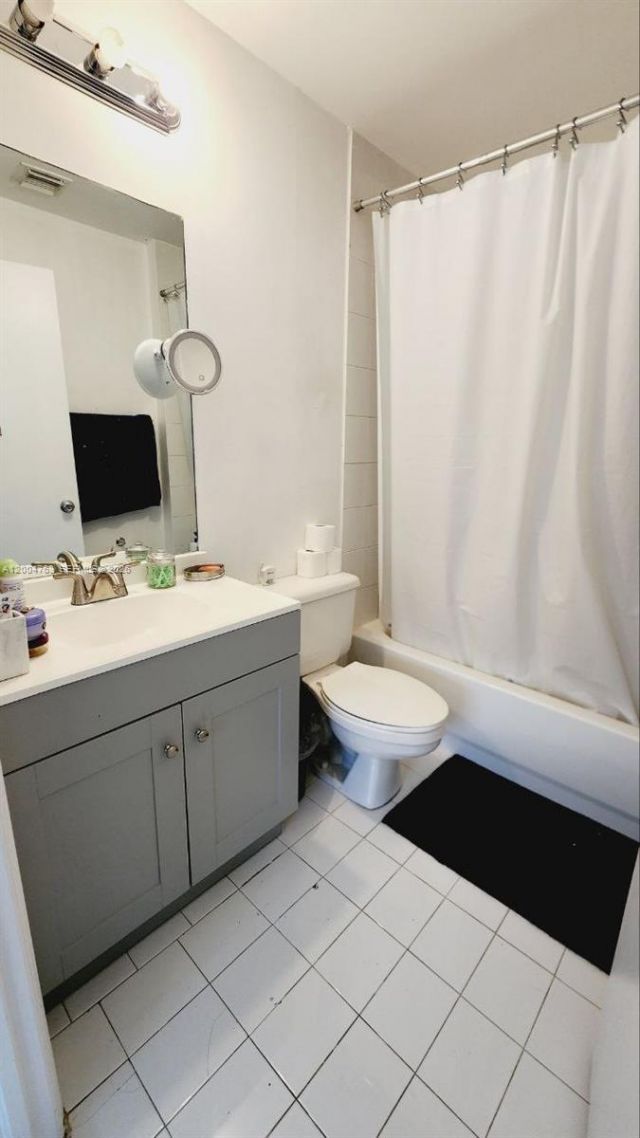 6960 NW 174th Ter, Unit 706, Hialeah, FL 33015 Photo