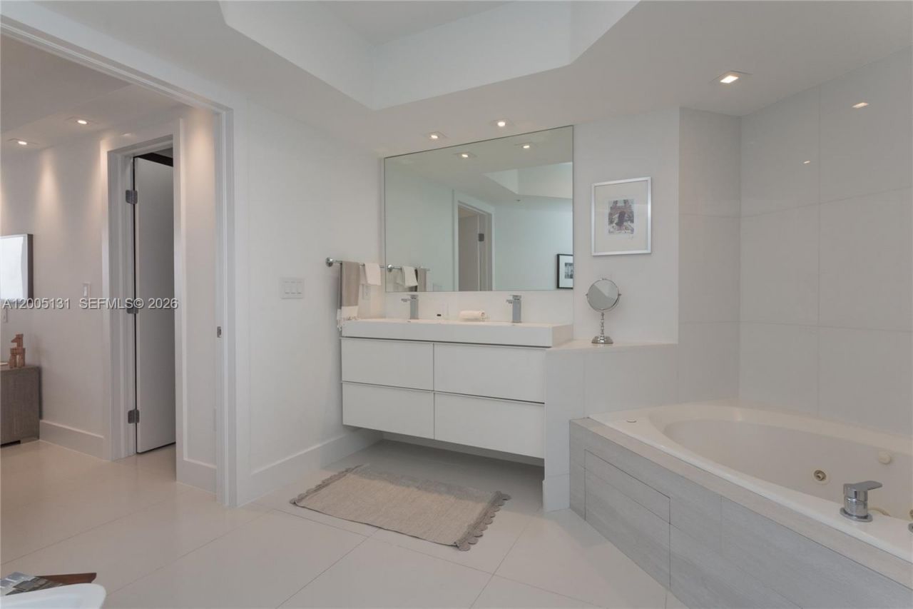 6301 Collins Ave, Unit 3006, Miami Beach, FL 33141 Photo