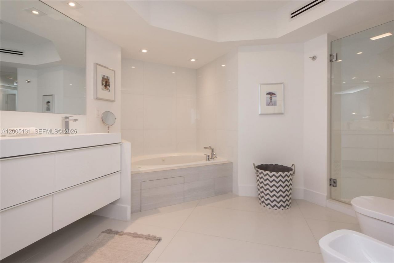 6301 Collins Ave, Unit 3006, Miami Beach, FL 33141 Photo