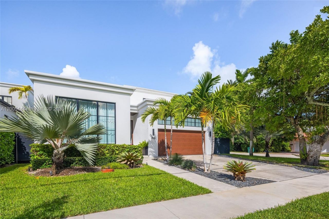 895 NE 76th St , Miami, FL 33138 Photo
