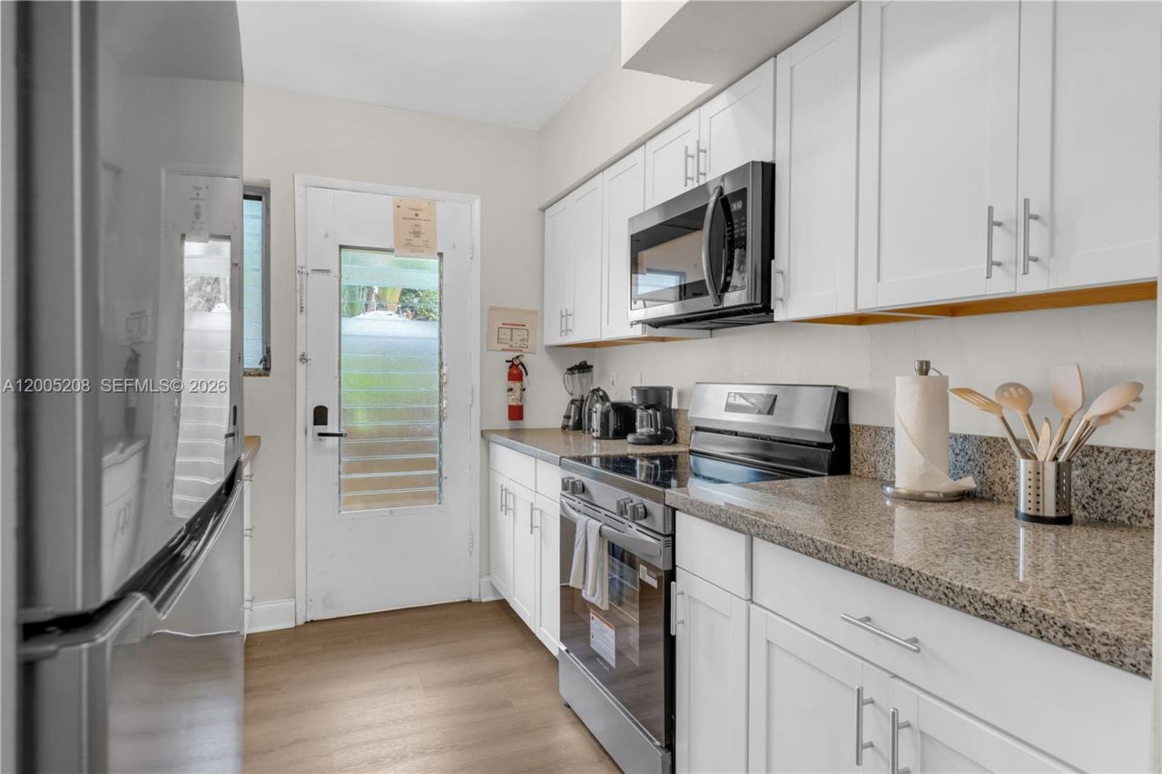 10006 E Bay Harbor Dr, Unit 11, Bay Harbor Islands, FL 33154 Photo