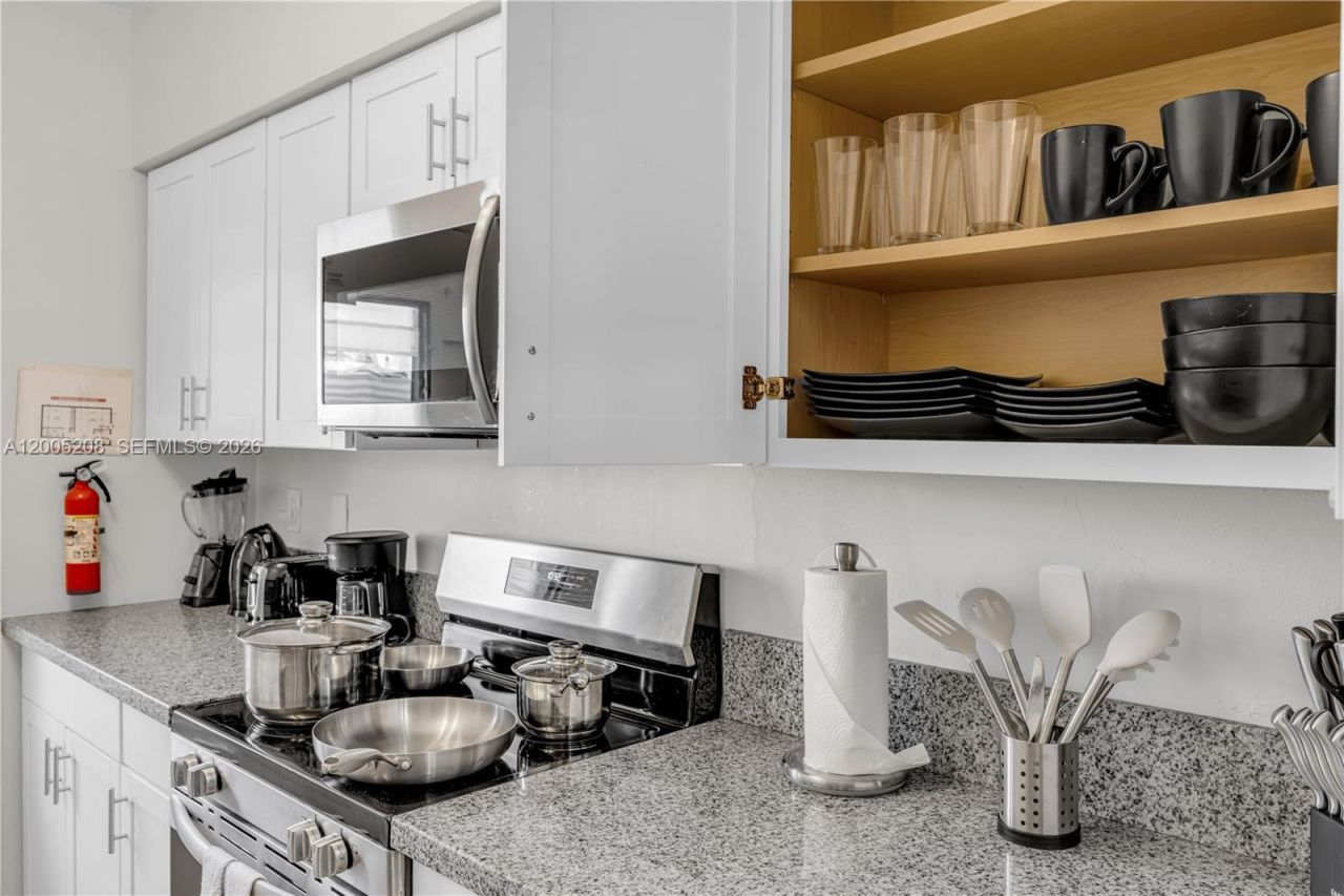 10006 E Bay Harbor Dr, Unit 11, Bay Harbor Islands, FL 33154 Photo
