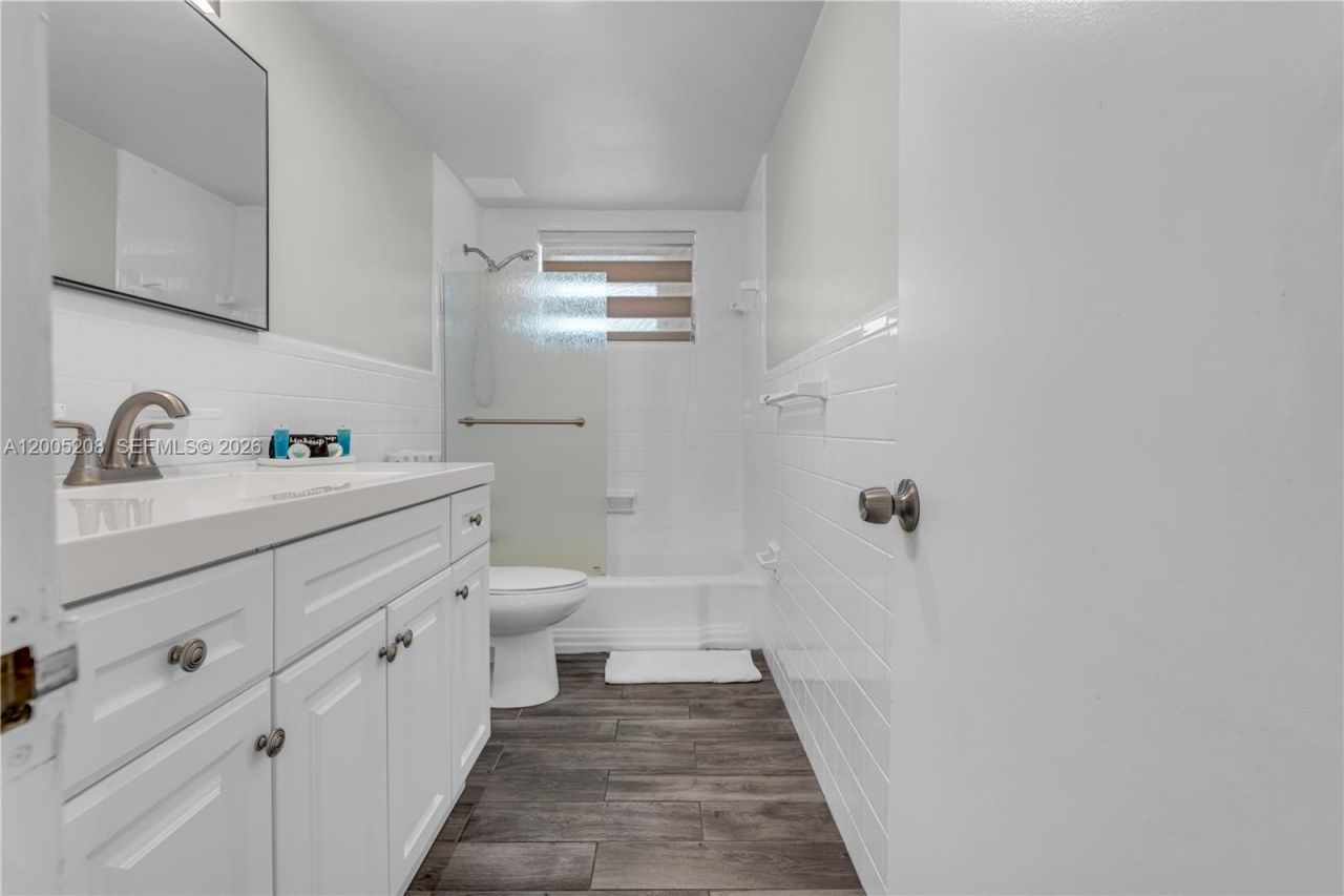 10006 E Bay Harbor Dr, Unit 11, Bay Harbor Islands, FL 33154 Photo
