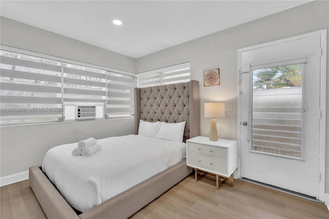 10006 E Bay Harbor Dr, Unit 11, Bay Harbor Islands, FL 33154 Photo