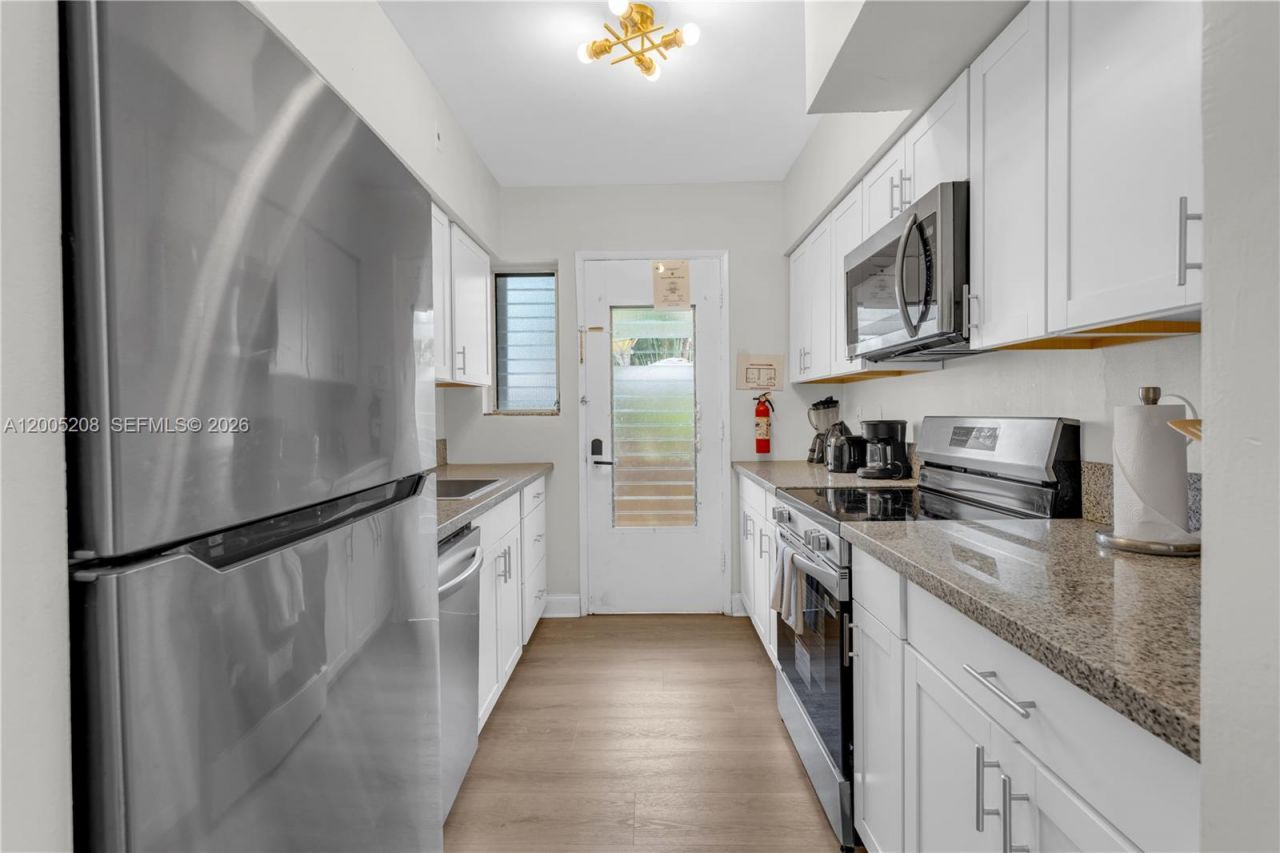 10006 E Bay Harbor Dr, Unit 11, Bay Harbor Islands, FL 33154 Photo