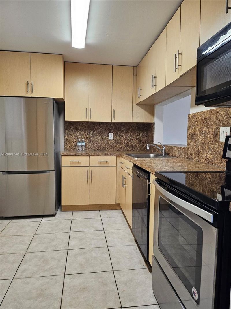 8005 SW 107th Ave , Unit 305, Miami, FL 33173 Photo