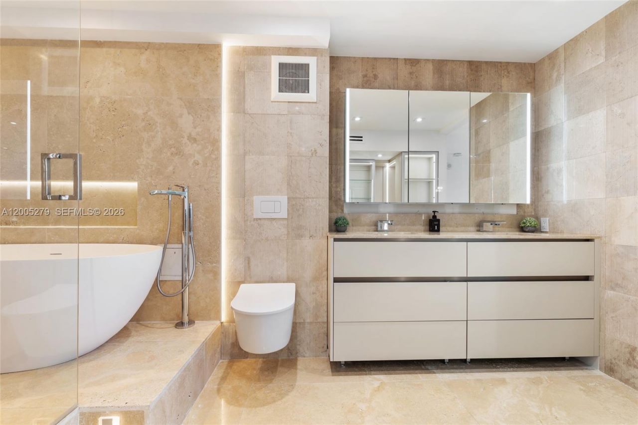 2301 Collins, Unit 1011, Miami Beach, FL 33139 Photo