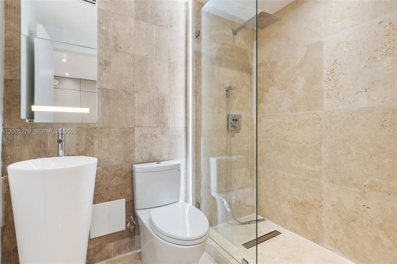 2301 Collins, Unit 1011, Miami Beach, FL 33139 Photo