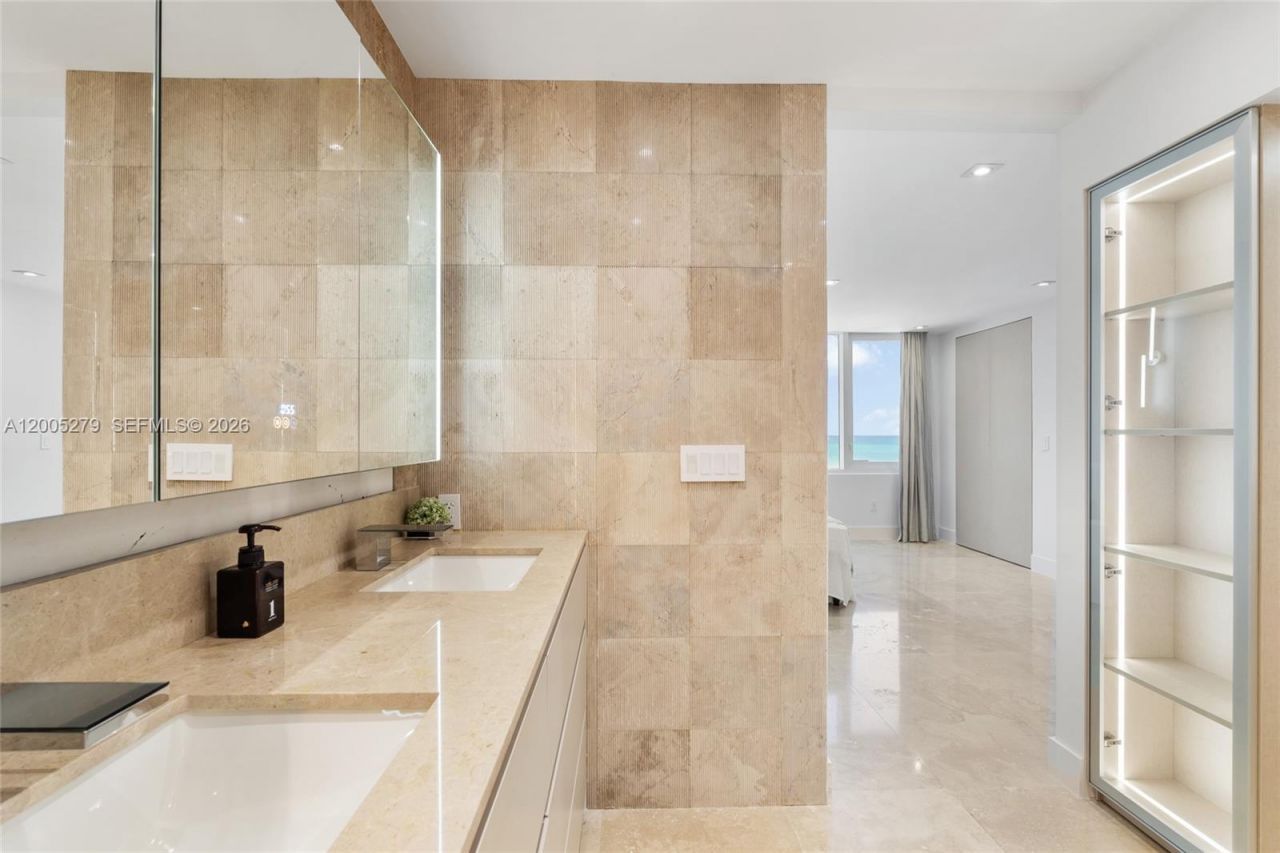 2301 Collins, Unit 1011, Miami Beach, FL 33139 Photo