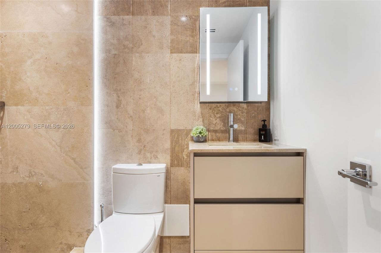 2301 Collins, Unit 1011, Miami Beach, FL 33139 Photo