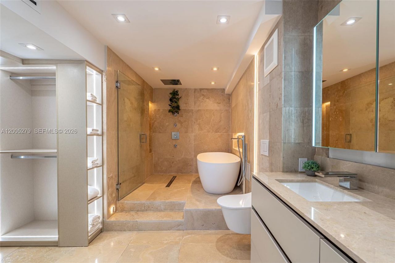 2301 Collins, Unit 1011, Miami Beach, FL 33139 Photo
