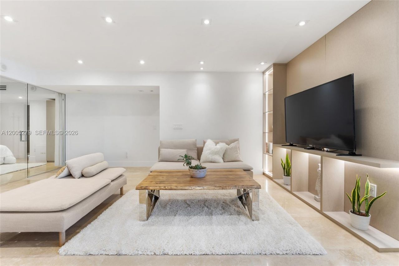 2301 Collins, Unit 1011, Miami Beach, FL 33139 Photo