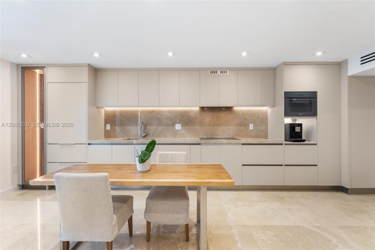 2301 Collins, Unit 1011, Miami Beach, FL 33139 Photo