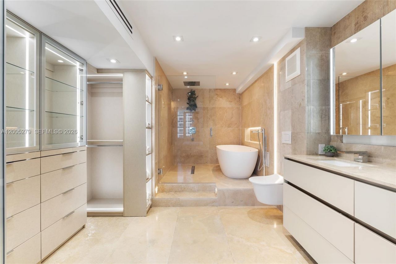 2301 Collins, Unit 1011, Miami Beach, FL 33139 Photo