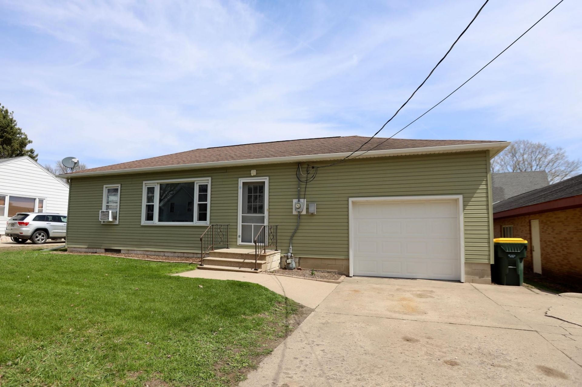 220 Adams Avenue SE, Madelia, MN 56062