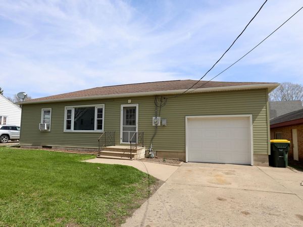 220 Adams Avenue SE, Madelia, MN 56062