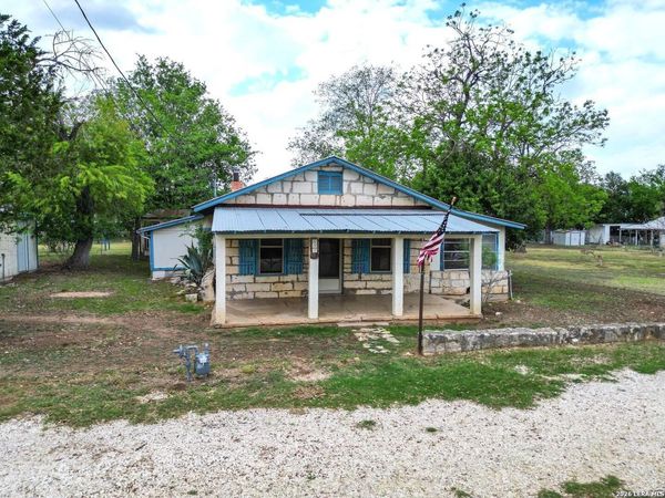 607 Hackberry St, Bandera, TX 78003