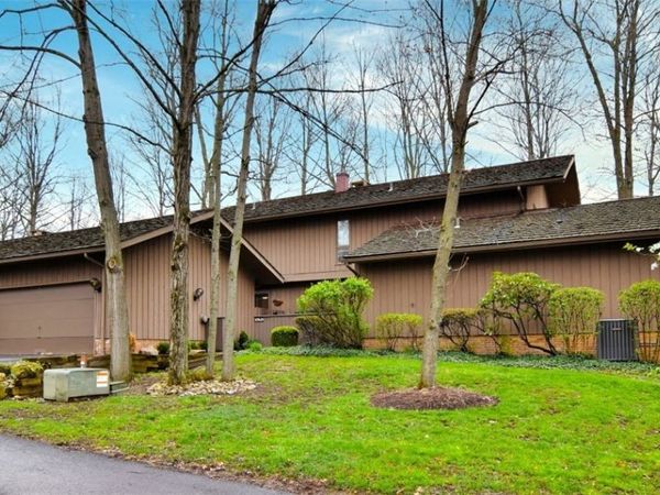 570-21 Russet Woods Lane , Aurora, OH 44202