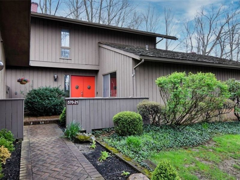 570-21 Russet Woods Lane, Aurora, OH 44202 Photo 2