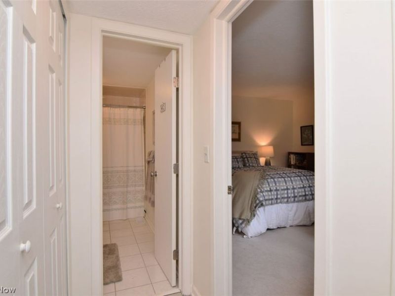 570-21 Russet Woods Lane, Aurora, OH 44202 Photo 6