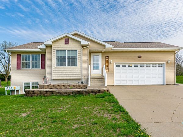 506 16th Street NE, Independence, IA 50644
