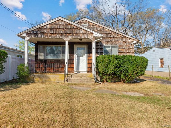 10 Timon Court , Huntington, NY 11743